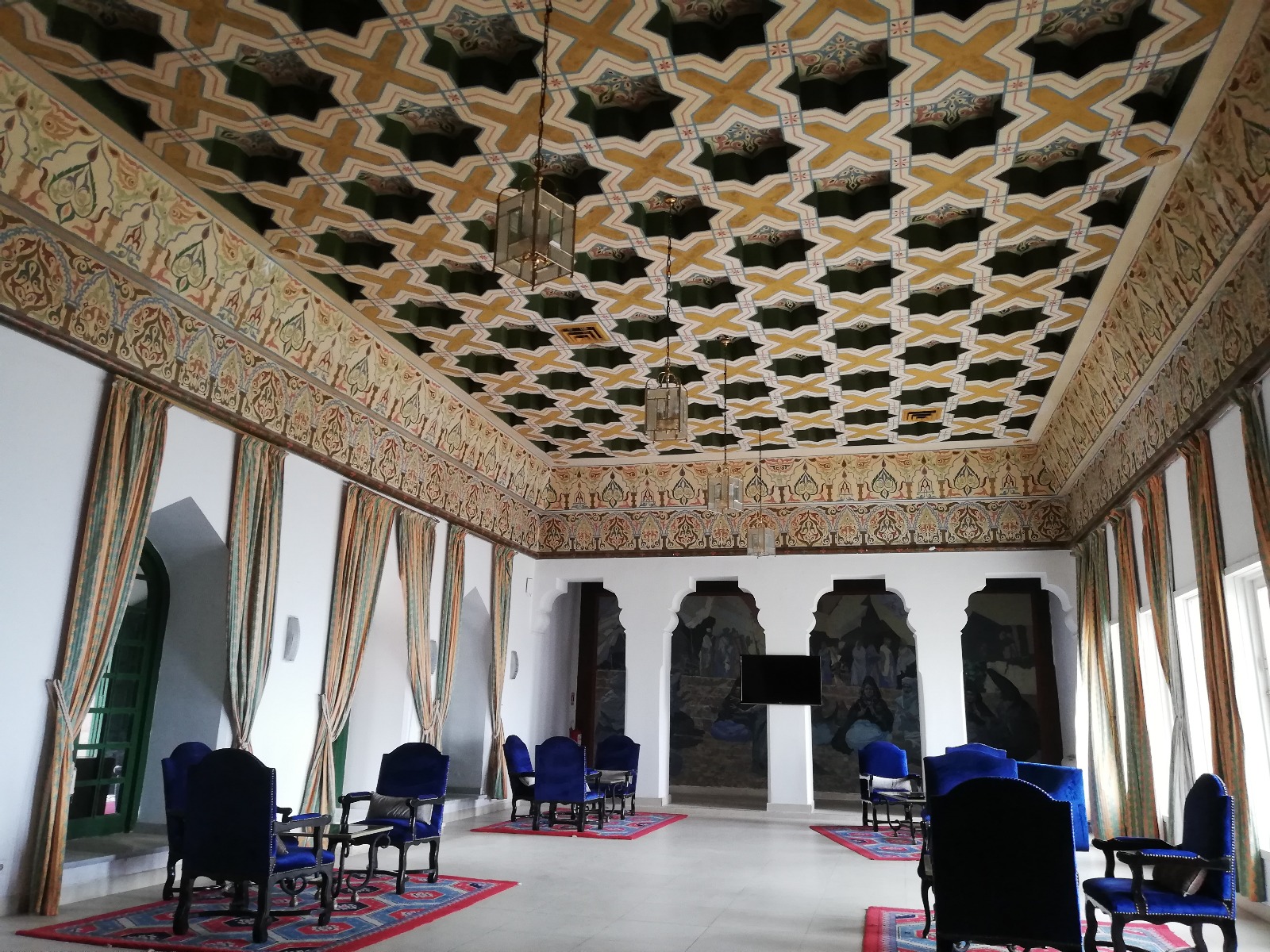 //javieroliva.com/wp-content/uploads/3-El-Parador-Salón-cafetería.jpg