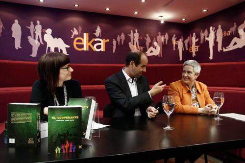 22 DE MARZO 2013<BR>Presentación de El cooperante en la Librería Elkar (Pamplona)